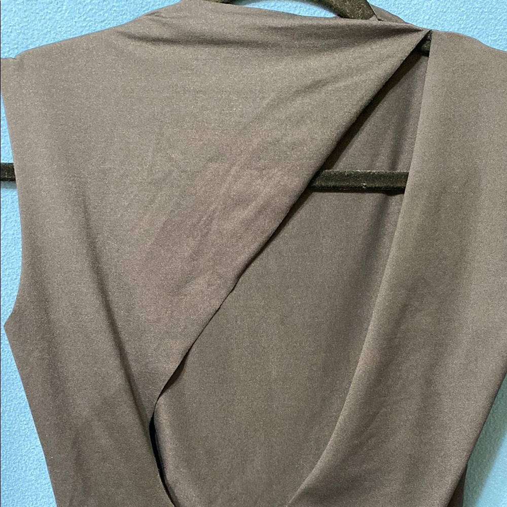 Elegant New Tear Drop Open Back Black Sleeveless Top - Picture 7 of 14
